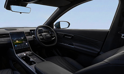 Lepas L8 — Interior